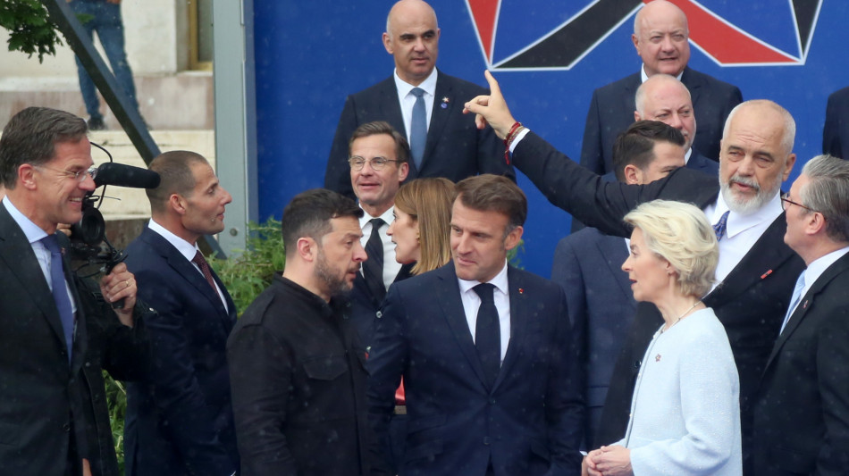 Macron, 'inaccettabile che Mosca rifiuti cessate il fuoco'