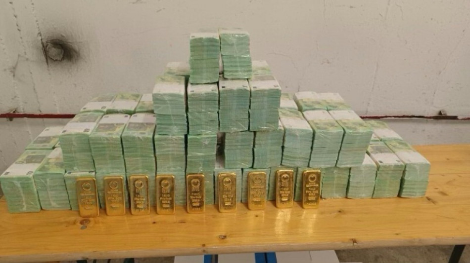 Streit um &Ouml;llieferungen: Ungarn beh&auml;lt Geld und Gold von freigelassenen Bankmitarbeitern ein