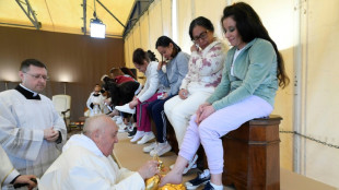 Ritual an Gr&uuml;ndonnerstag: Papst w&auml;scht zw&ouml;lf weiblichen H&auml;ftlingen die F&uuml;&szlig;e