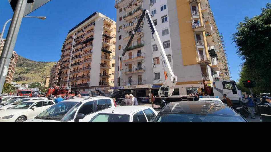Incidente sul lavoro a Palermo, due operai morti caduti da una gru