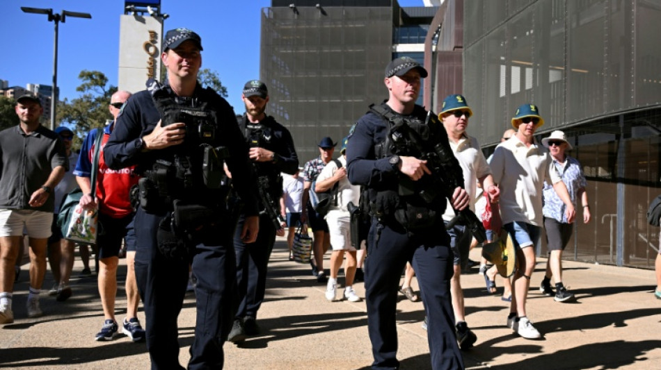 Players pay tribute to Bondi victims at Ashes Test