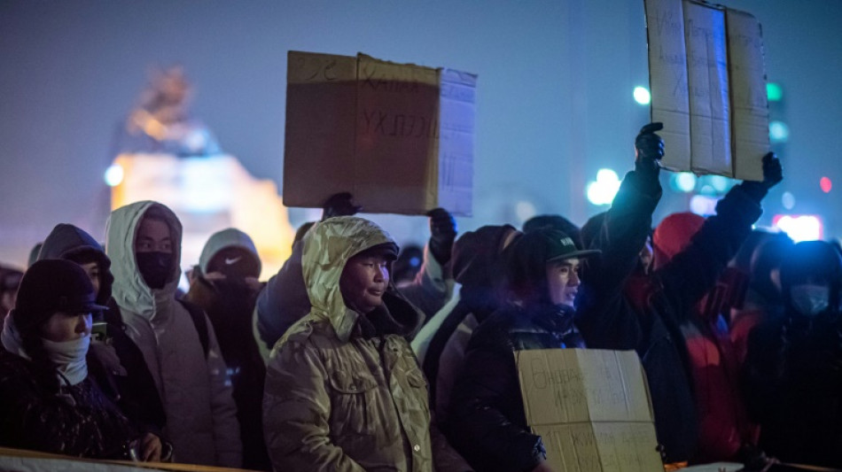 En Mongolie, des manifestants bravent la nuit et le froid pour r&eacute;clamer justice