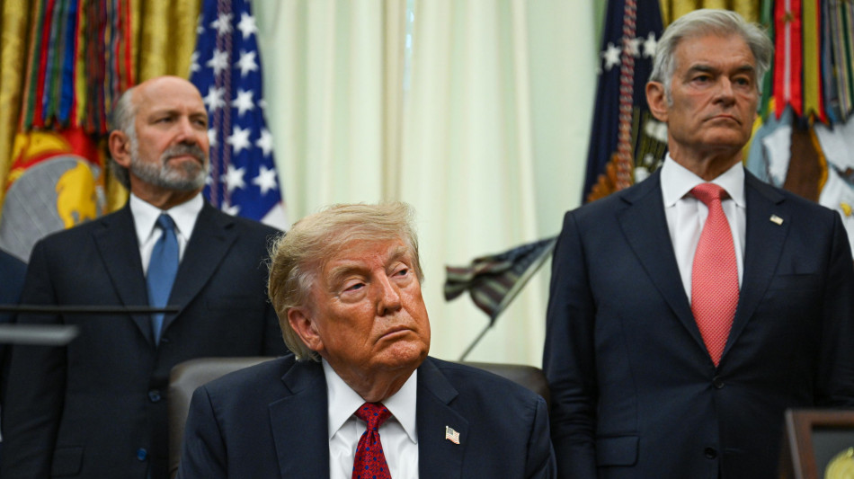 Trump minaccia di annientare l'Iran, 'colpiremo duro se risponde'