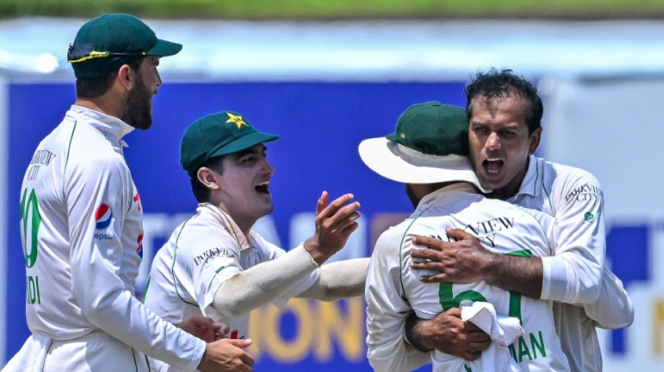Pakistan lose three wickets in 131-run chase against Sri Lanka