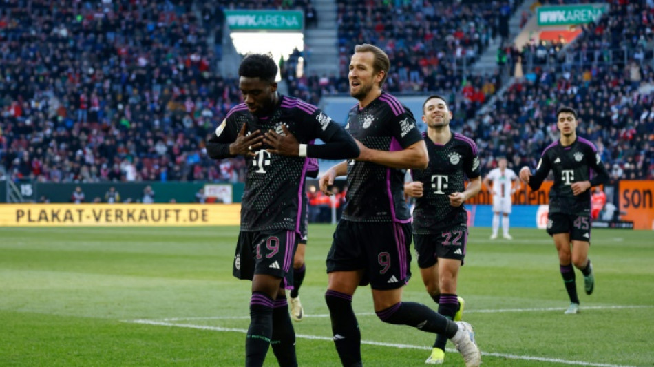 Bayern vence Augsburg e volta a colocar press&atilde;o sobre o l&iacute;der Leverkusen
