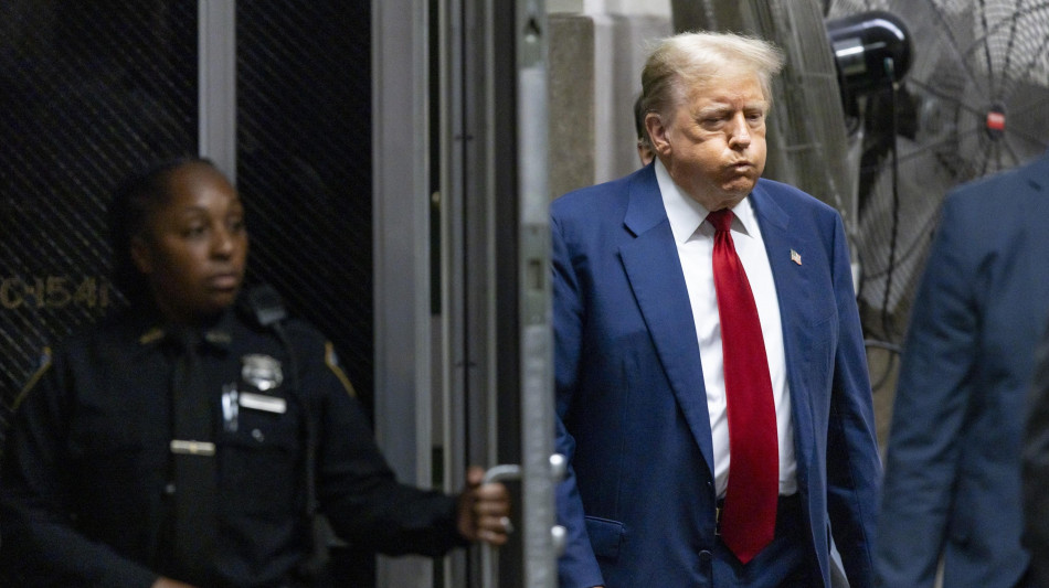 Trump, 'il giudice mi toglie libert&agrave; di parola, trucca il voto'