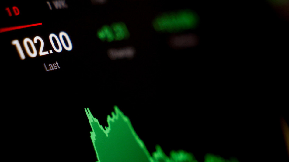 Il petrolio scende sotto quota 100, Brent a 97,6 dollari