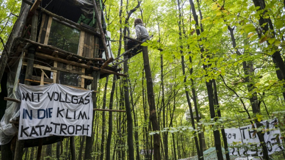 Polizei beendet R&auml;umung von Fechenheimer Wald in Frankfurt am Main