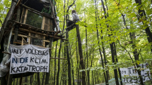 Polizei startet R&auml;umung von besetztem Wald in Lau&szlig;nitzer Heide in Sachsen