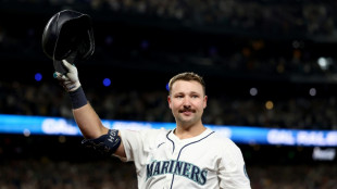 Raleigh reaches 60 homers as Mariners clinch first division title since 2001