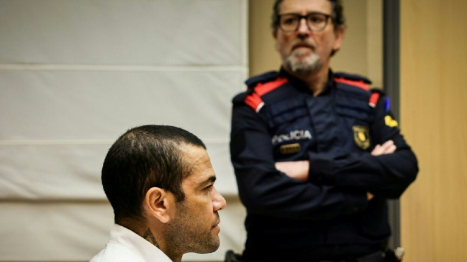 Fu&szlig;ballstar Dani Alves wegen Vergewaltigung zu viereinhalb Jahren Haft verurteilt