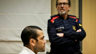 Fu&szlig;ballstar Dani Alves wegen Vergewaltigung zu viereinhalb Jahren Haft verurteilt