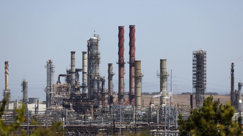 Il petrolio chiude in rialzo a New York a 59,69 dollari