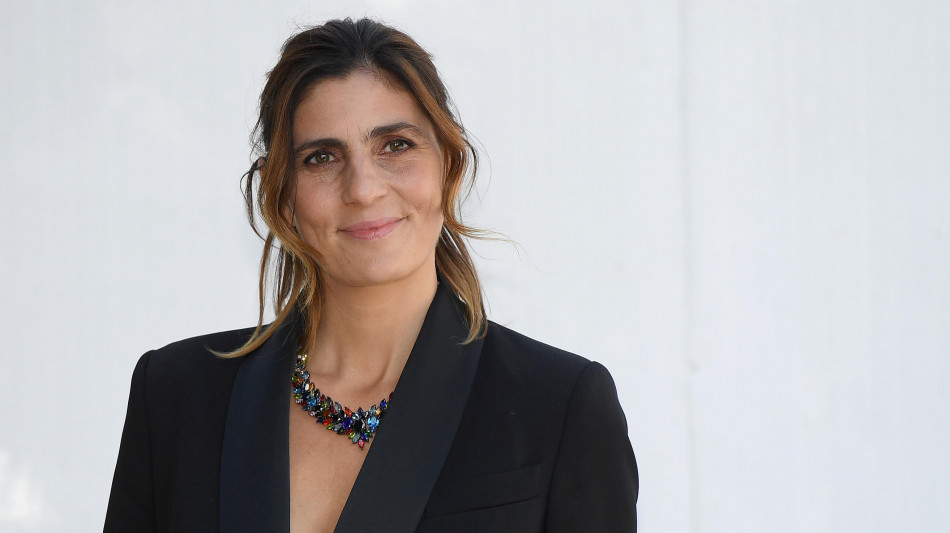 Amoruso, 'racconto le donne e i tabù della maternità'