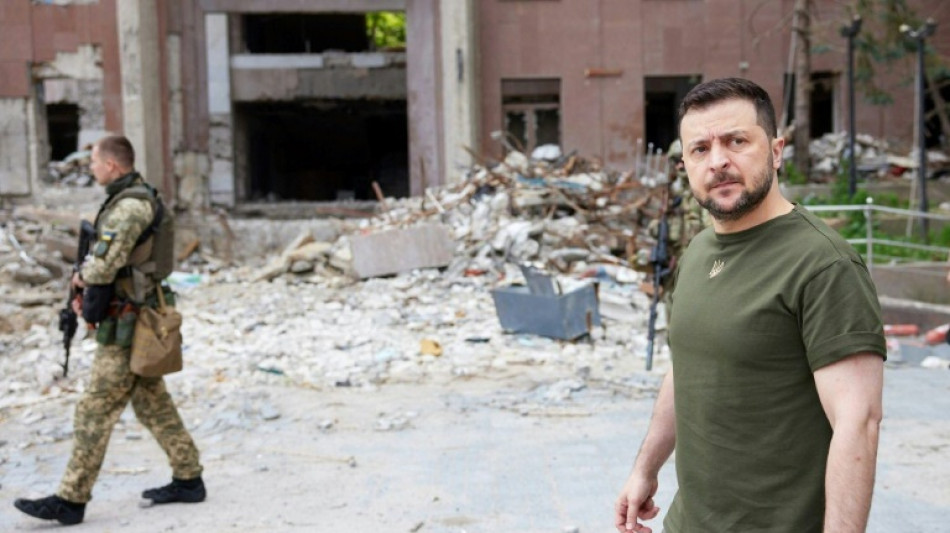Ukraine: les bombardements russes s'intensifient au seuil d'une semaine "historique" pour Kiev