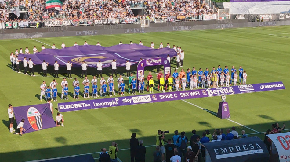 L'Ascoli batte 3-0 il Brescia ed &egrave; promosso in Serie B