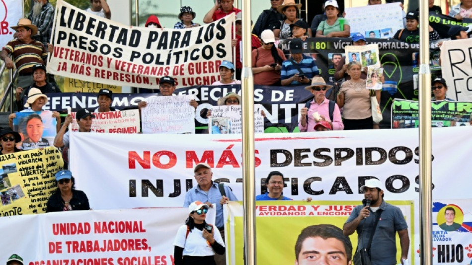 Salvadorenhos marcham contra regime de exce&ccedil;&atilde;o de Bukele