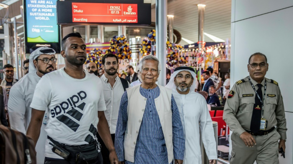 El nobel Yunus regresa a Banglad&eacute;s y promete restaurar "la ley y el orden"