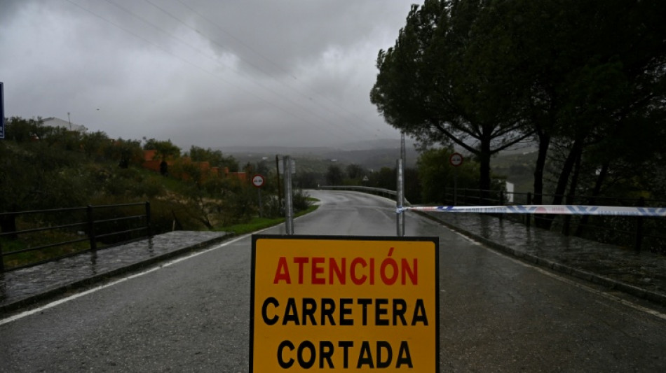 Evacuaciones, trenes cancelados y carreteras cortadas en el sur de Espa&ntilde;a por unas lluvias "extraordinarias"