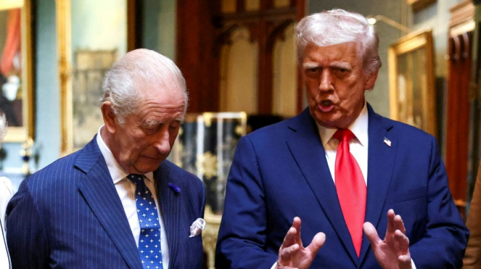 Diretor de museu renuncia após negar a Trump espada para presentear Charles III