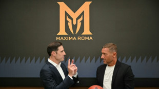 Totti turns down Italy and Roma to join basketball club