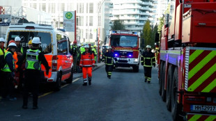 Bergung von noch versch&uuml;ttetem Toten nach Arbeitsunfall in Hamburg l&auml;uft weiter