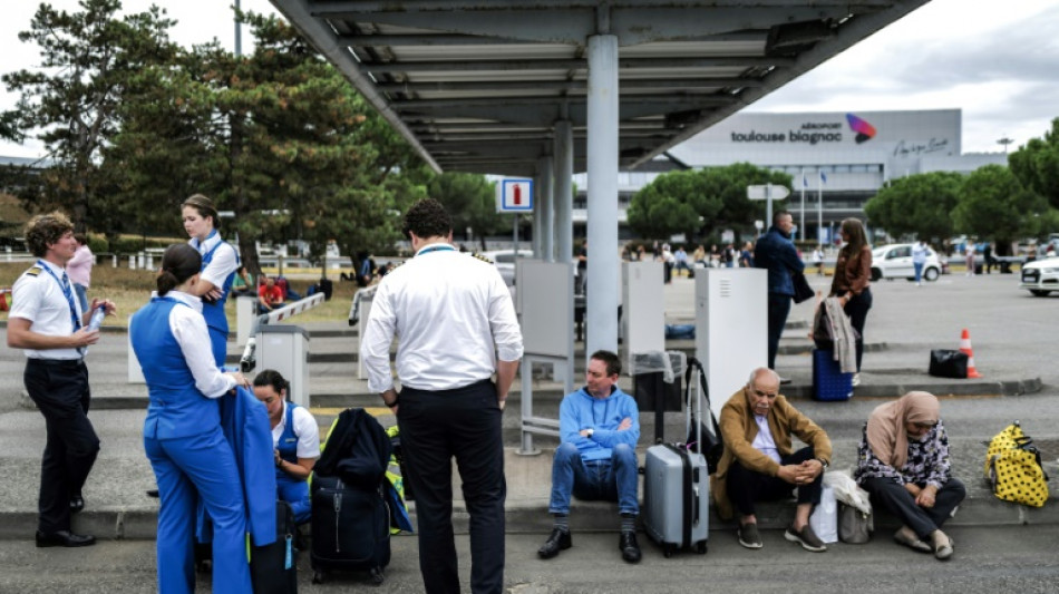 Des a&eacute;roports r&eacute;gionaux &eacute;vacu&eacute;s apr&egrave;s "des menaces d'attentat" 