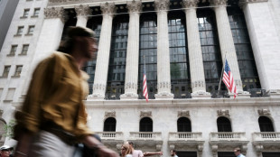 Wall Street ouvre en baisse, &eacute;chaud&eacute;e par la mise en garde des banques