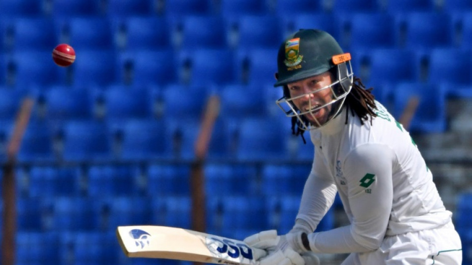 De Zorzi ton steers S. Africa to 205-1 against Bangladesh