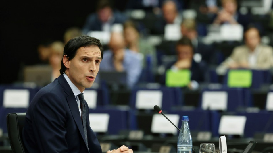 Le N&eacute;erlandais Hoekstra, d&eacute;sign&eacute; "M. Climat" de l'UE, tente de convaincre les eurod&eacute;put&eacute;s