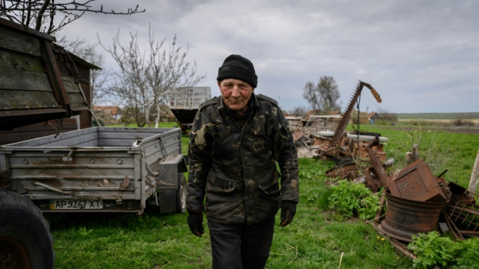 Ukraine: dans les campagnes du front sud, les plus pauvres s&egrave;ment sous les bombes