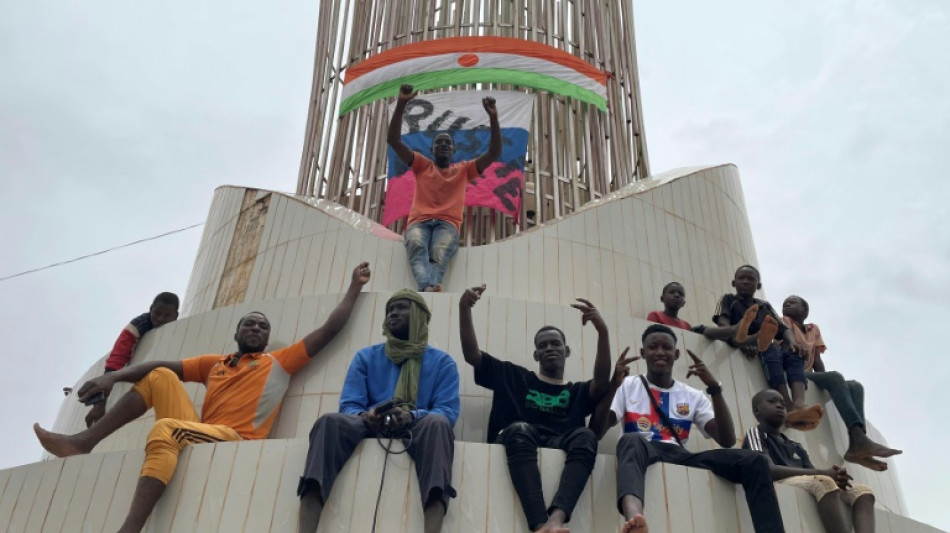 L&iacute;deres africanos imp&otilde;em bloqueio econ&ocirc;mico contra o N&iacute;ger e d&atilde;o ultimato a golpistas