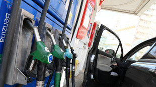 Mimit, prezzi dei carburanti stabili, gasolio a 2,3 euro in autostrada