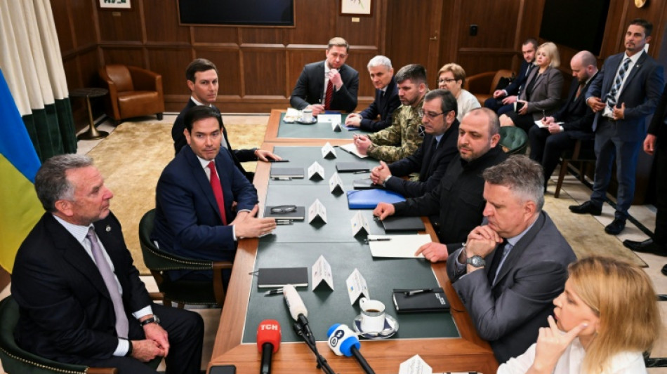 Ucrânia negocia nos EUA sob forte pressão militar e política