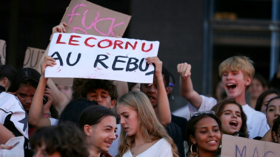 Los sindicatos franceses convocan nueva huelga tras reunirse con primer ministro