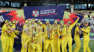 Australian women cricketers get hefty pay rise