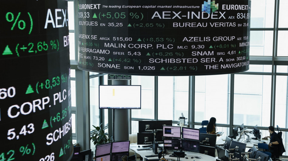 Borsa: l'Europa rallenta malgrado gli indici pmi, Milano +0,17%