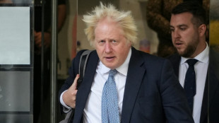 Confinamento antecipado poderia ter evitado 23 mil mortes por Covid na Inglaterra (investigação)