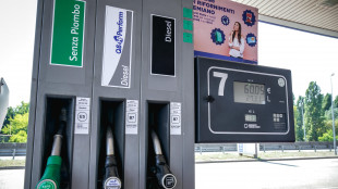 Mimit, il prezzo dei carburanti &egrave; stabile, gasolio a 2,076 euro al litro