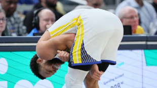 Curry suffers shoulder injury in Golden State NBA loss at Indiana