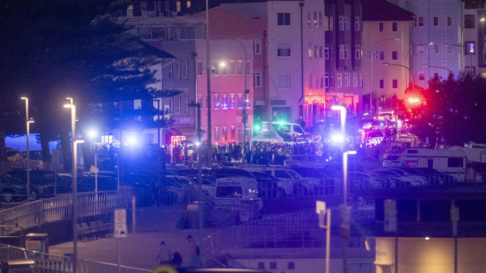 Salgono a 12 le vittime a Sydney, 'presa di mira la comunità ebraica'