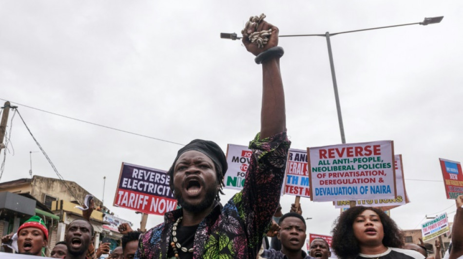 Nigeria&nbsp;: tirs en l'air et gaz lacrymog&egrave;nes pour disperser les manifestations contre la vie ch&egrave;re