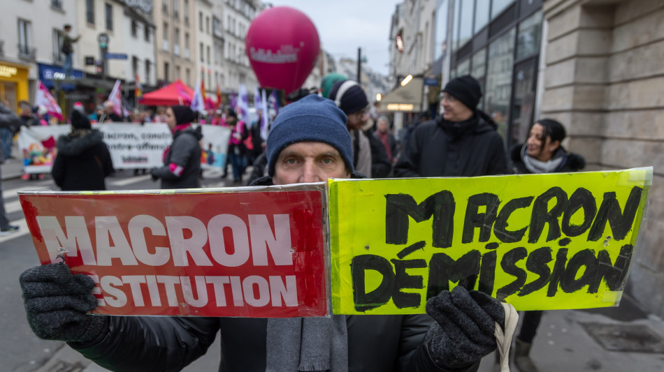 Francia: indice fiducia Macron ai minimi, 21%, sale Bayrou