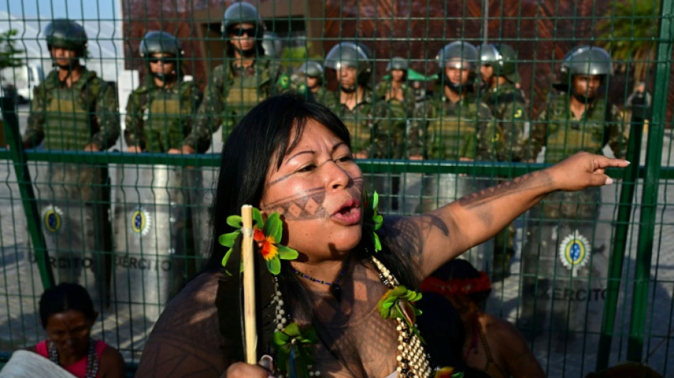 Projeto de ferrovia amazônica gera críticas na COP30
