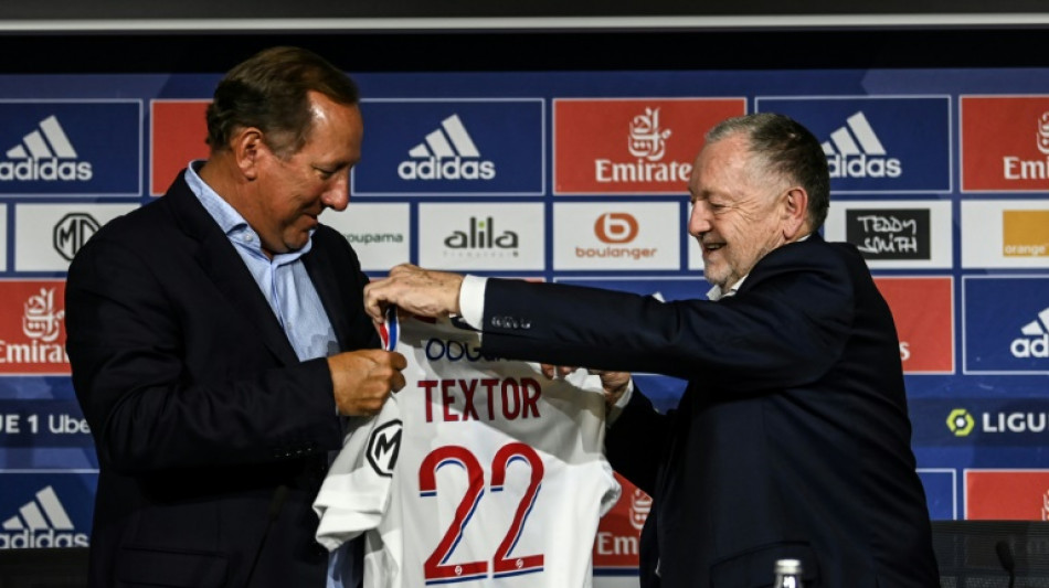 L'Olympique lyonnais passe sous pavillon américain, Aulas reste à la barre