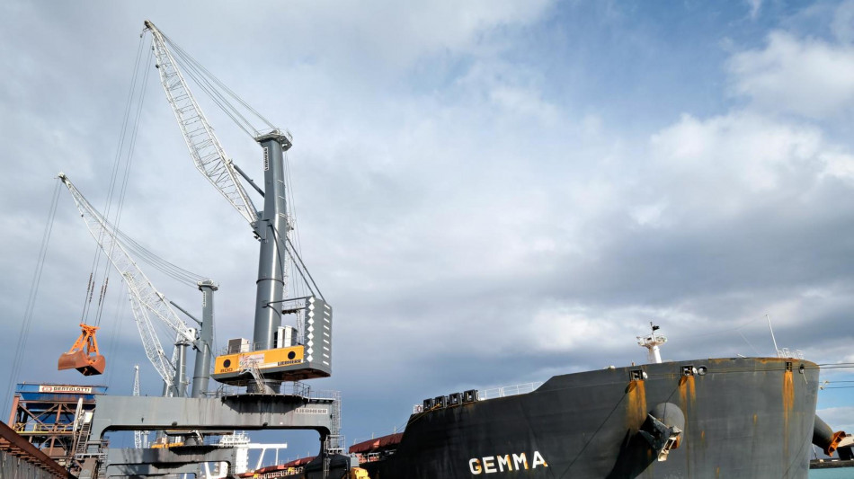 Ex Ilva: nave Gemma scaricher&agrave; 300mila tonnellate materia prima