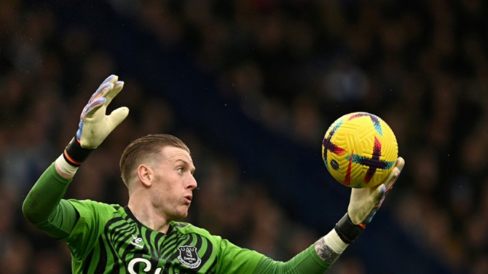 England goalkeeper Pickford signs new Everton deal