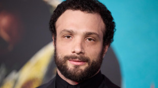 Un giovane gangster di nome Stalin, gli dà il volto Cosmo Jarvis