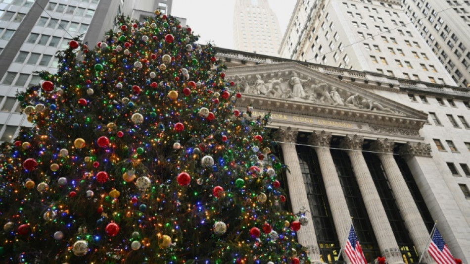 Wall Street termine en hausse, encourag&eacute;e par la chute des taux obligataires