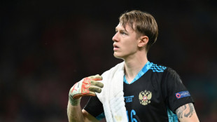 PSG sign Russian goalkeeper Safonov